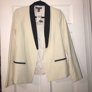 A pea in the pod maternity Tuxedo blazer