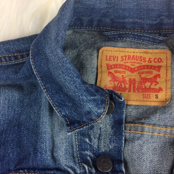 💕HP💕Levi's Danica Denim Trucker Jacket - Picture 3 of 8