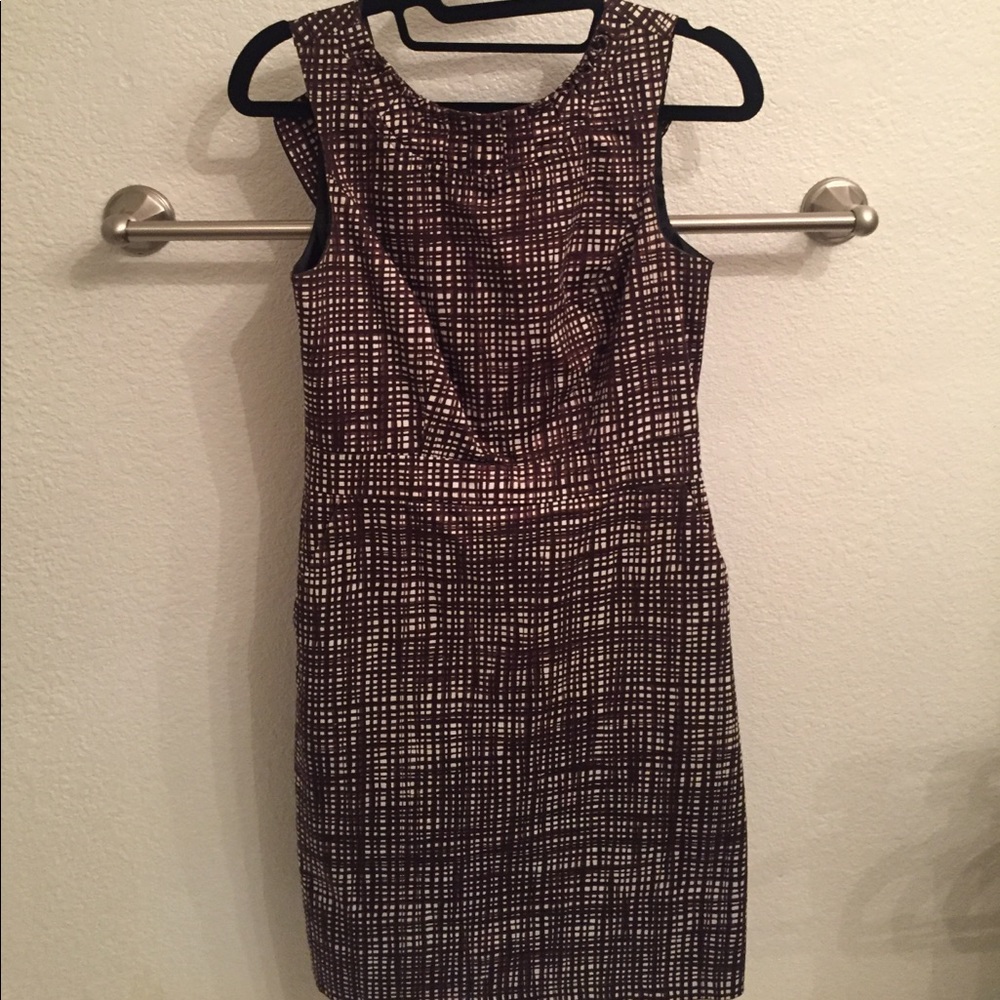 The limited brown pattern dress