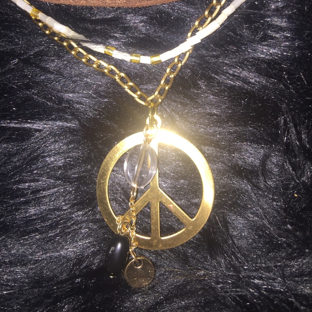 Layered peace choker