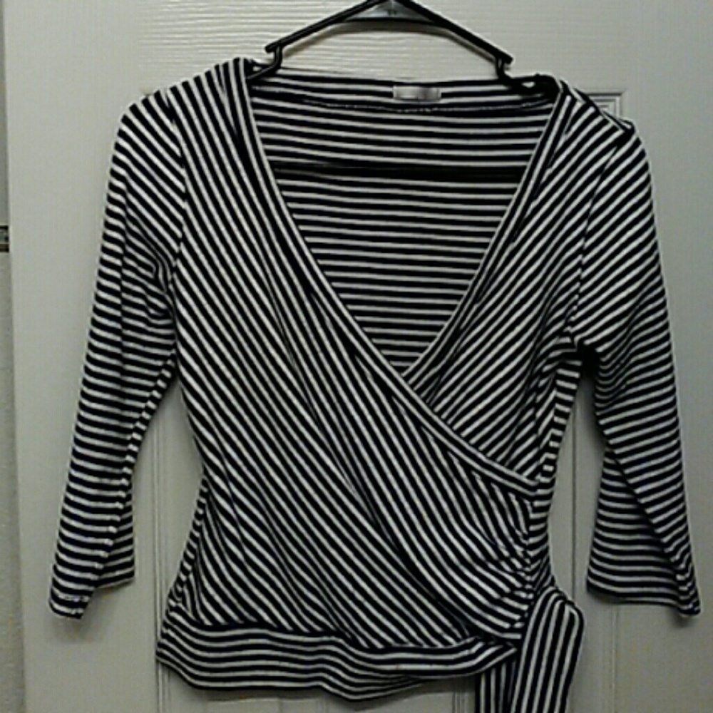 Black and white pullover top