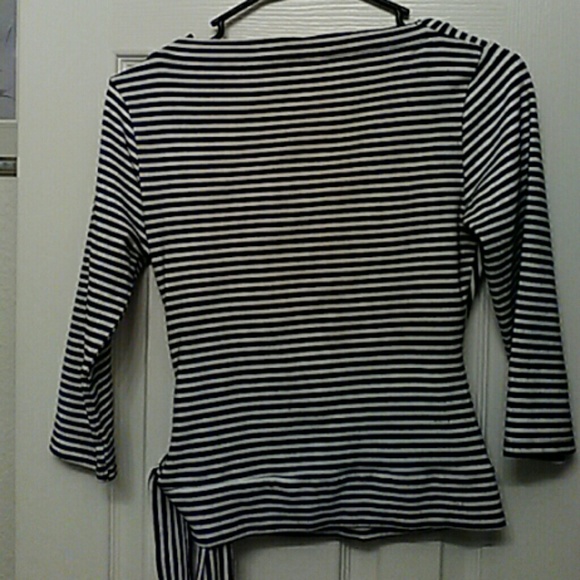 Black and white pullover top - Picture 2 of 3