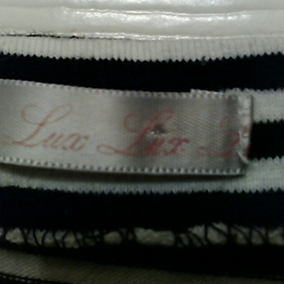 Black and white pullover top - Picture 3 of 3