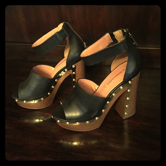 BCBG MAX AZRIA Leather Platform Clogs - Picture 1 of 6