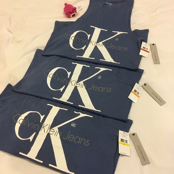 SOLD OUT • Calvin Klein Top - Picture 6 of 7