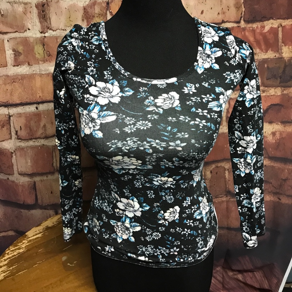 Long Sleeve Floral Tee!!