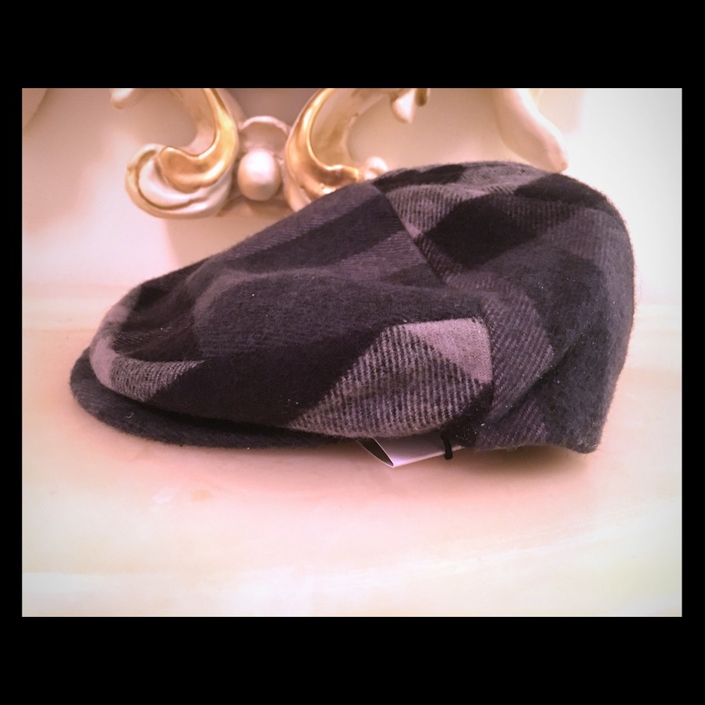 NWT Burberry kids flannel newsboy cap