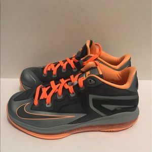 Brand new Max lebron xi low size 6.5y