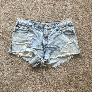 Light Wash Levi's Jean Shorts