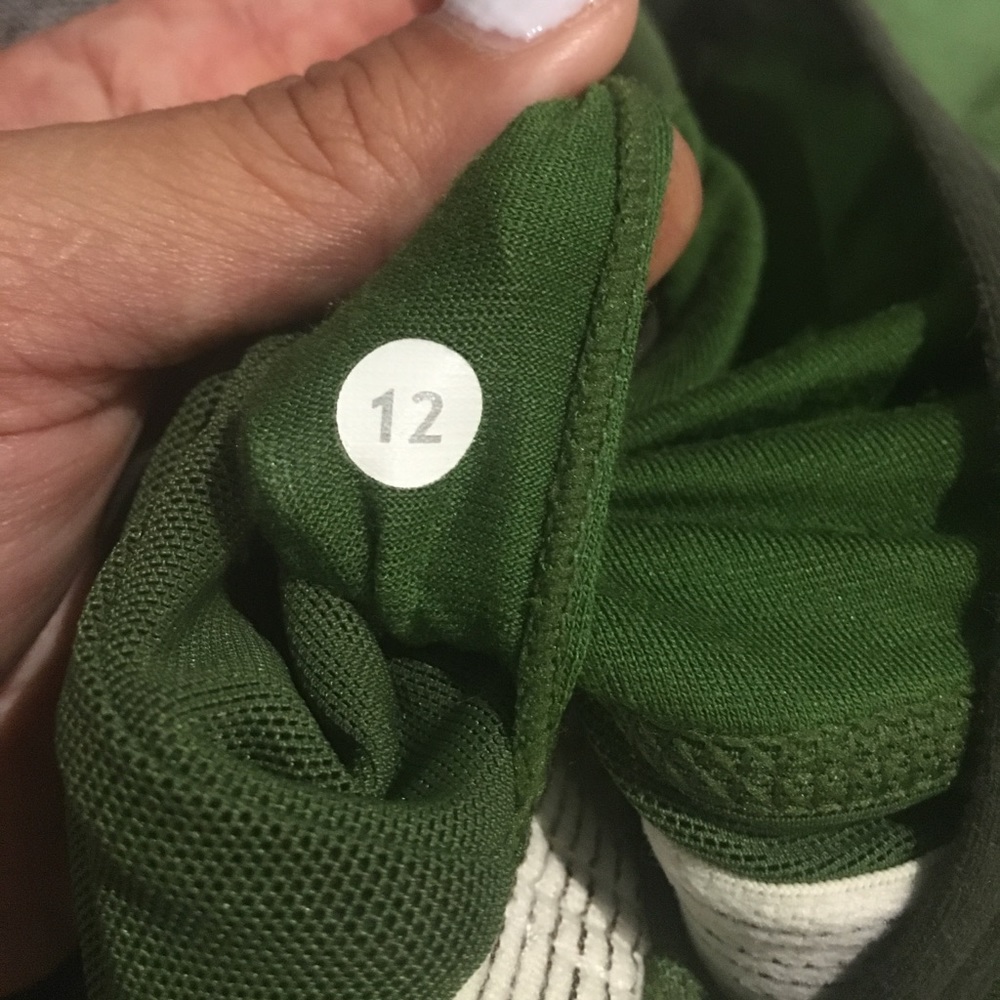 Lululemon RARE green tank - Picture 4 of 5