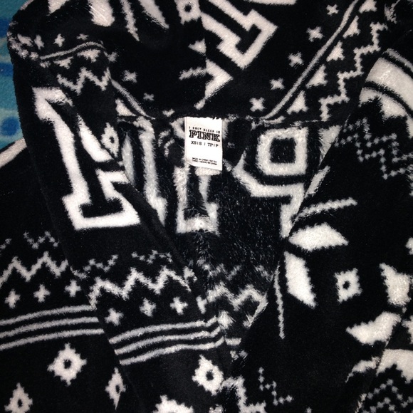 VS robe - Picture 3 of 4