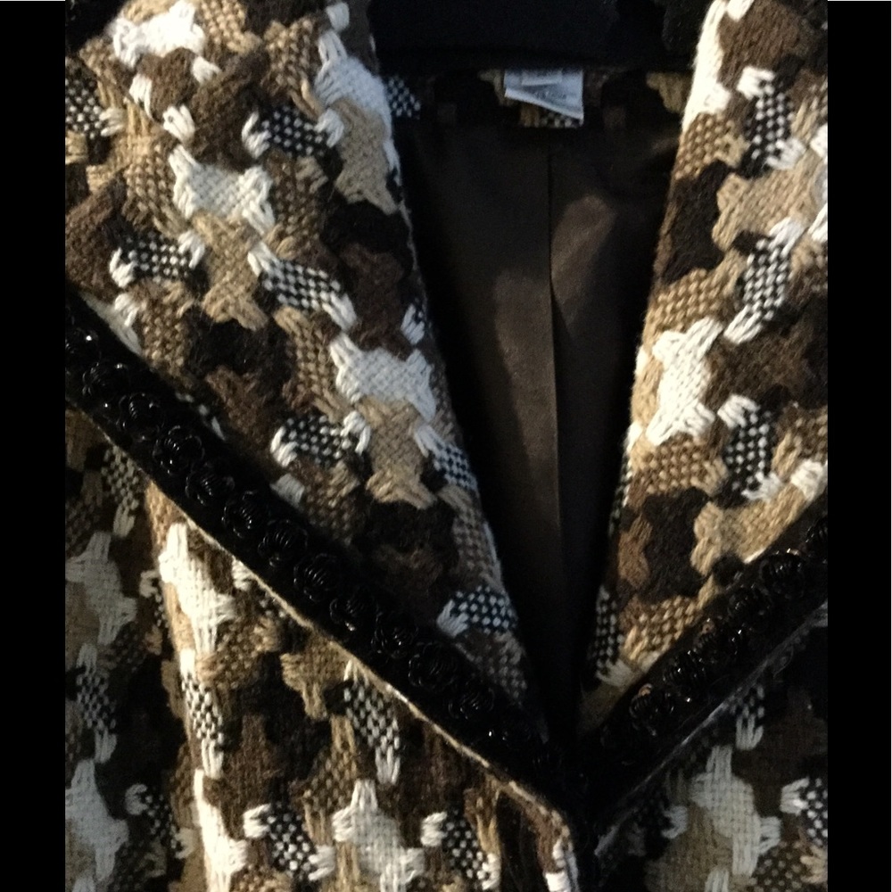 Mid thigh wool coat velvet and bead trim