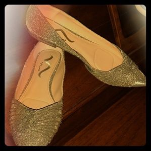Very pretty gold/silver metallic flats, size 11