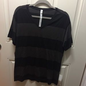 NWT Lululemon 5 year basic v