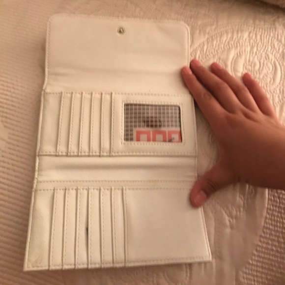 Guess Wallet - Picture 2 of 8