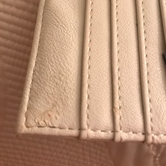 Guess Wallet - Picture 3 of 8