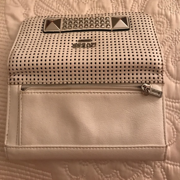Guess Wallet - Picture 6 of 8