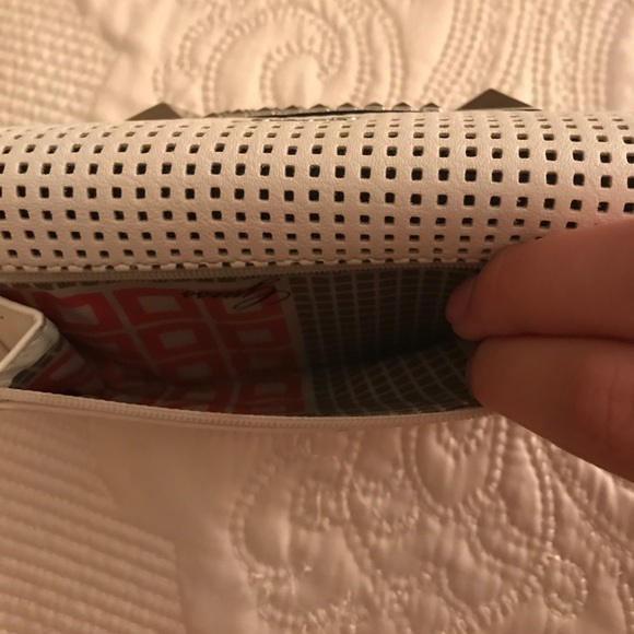 Guess Wallet - Picture 7 of 8