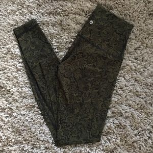 Lululemon Athletica Yoga Pants sz 6