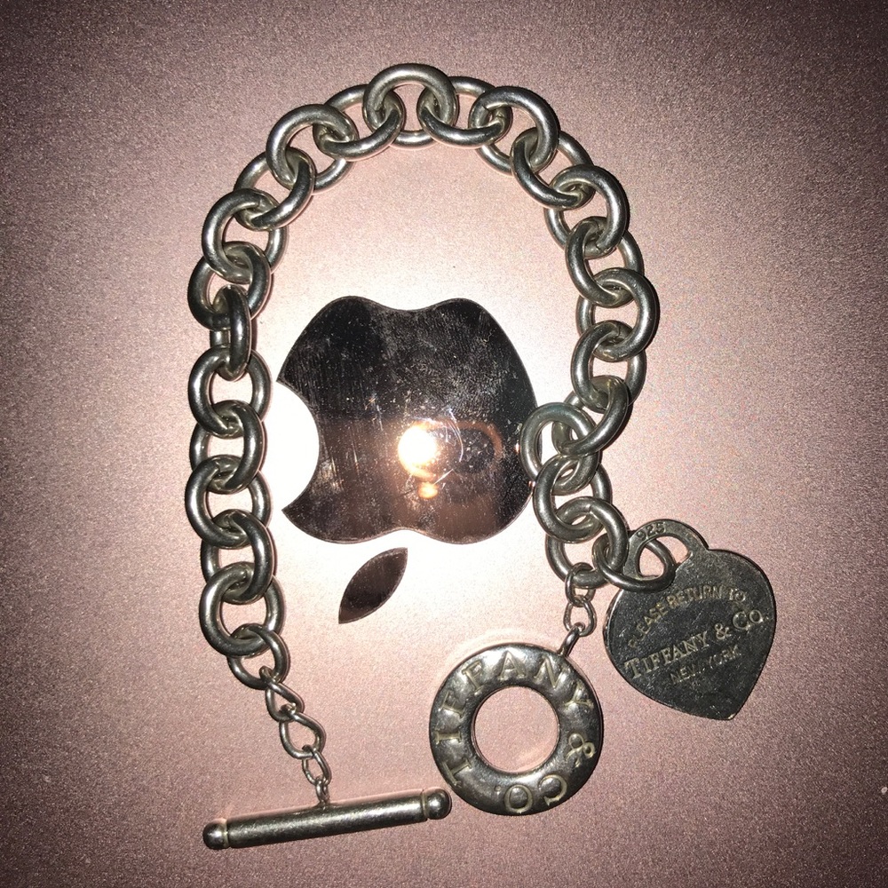 RETURN TO TIFFANY®
HEART TAG TOGGLE BRACELET