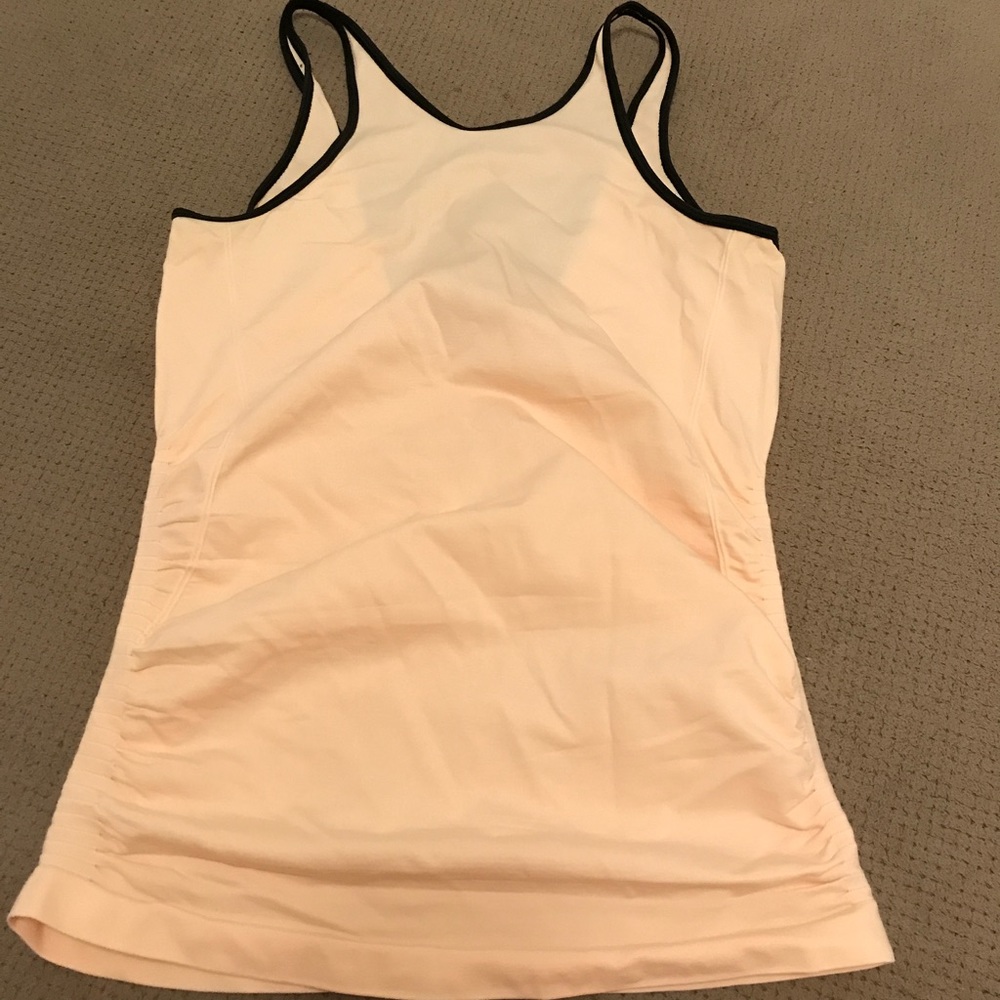Lululemon tanks sz 6. No flaws