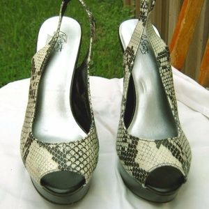 NWOB Fau Leather Snakeskin Python Stiletto Heels 9