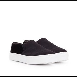 NWT Sam Edelman Lacey sneaker in black silk
