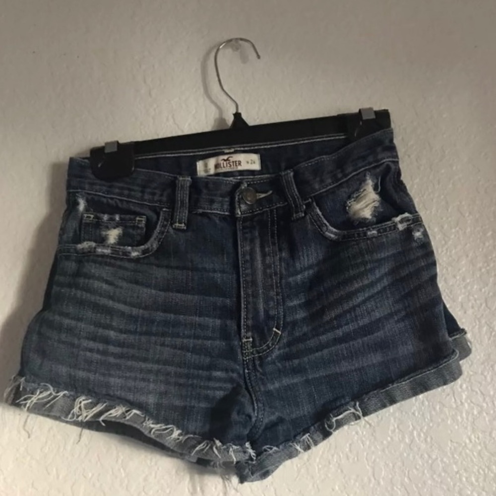 Size 0 high waisted Hollister shorts!