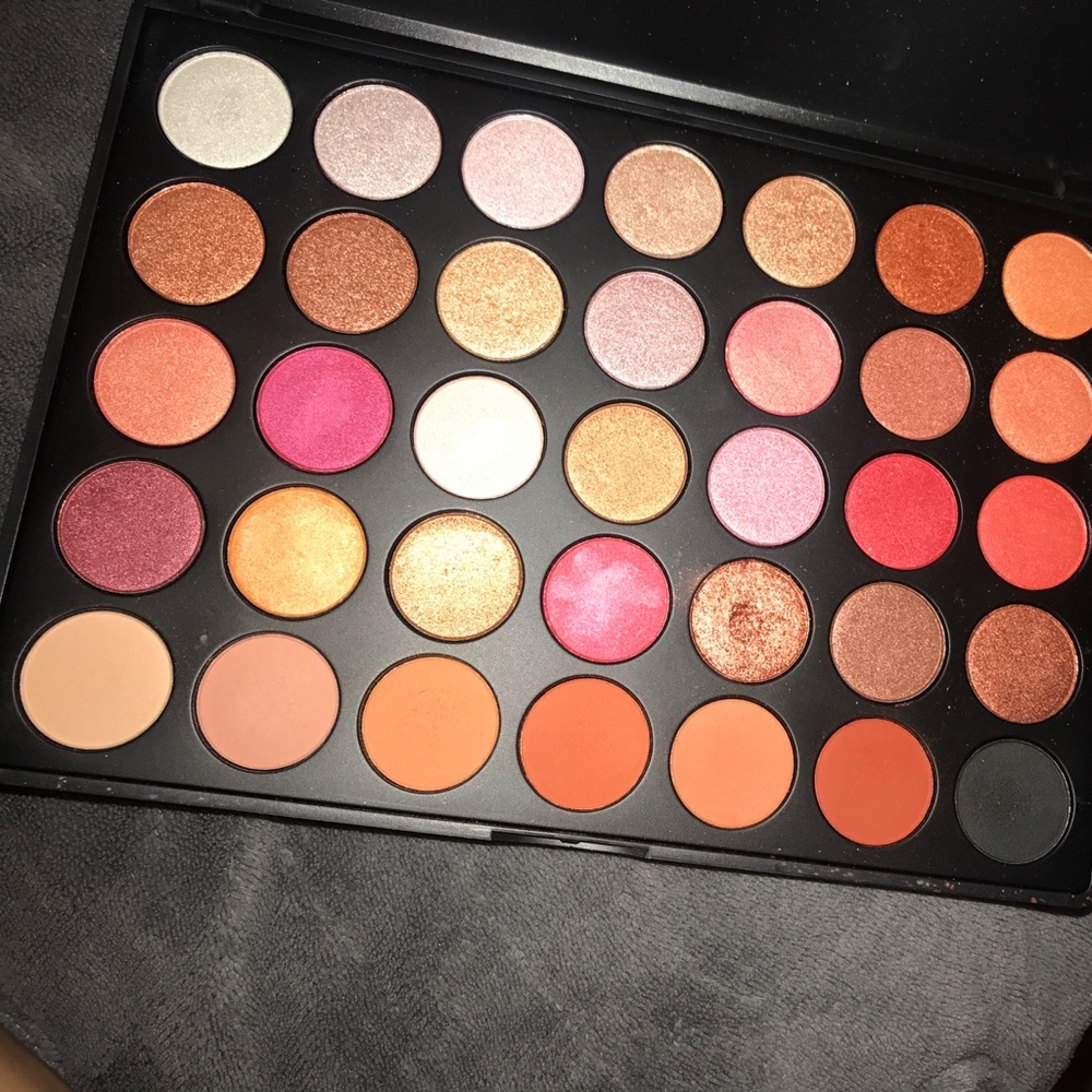 Wong Cosmetics eyeshadow palette