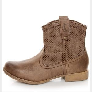 Roxy Buckeye Ankle Boots