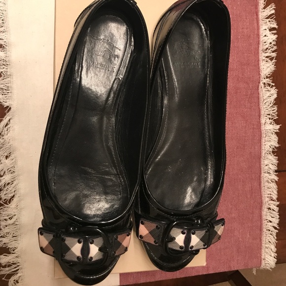 Burberry flats - Picture 1 of 4