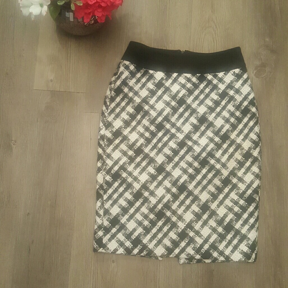 White house Black market skirt