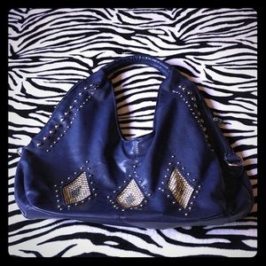 Rich leather shoulder bag with embellishments