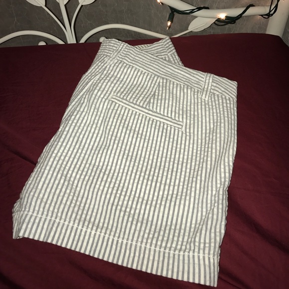 Blueish grey and white seersucker shorts - Picture 2 of 3