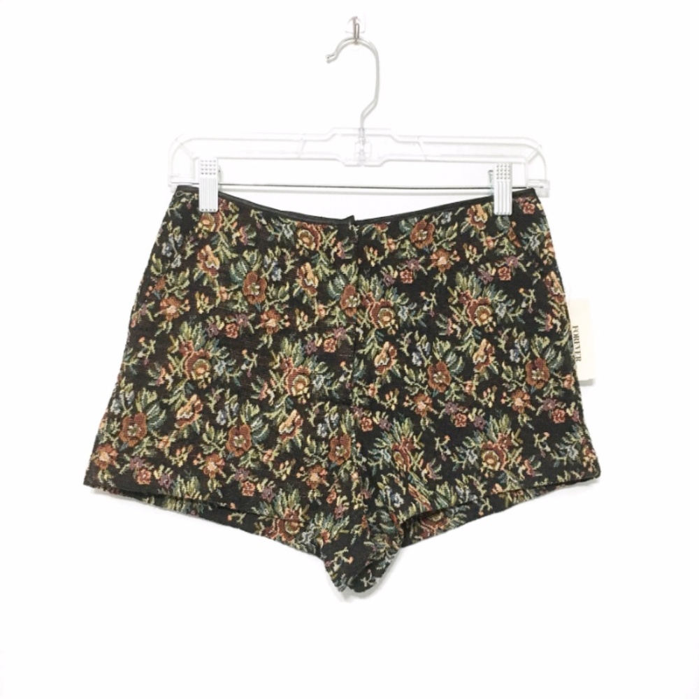 Forever 21 Black Floral Shorts Size 4 - Picture 1 of 3