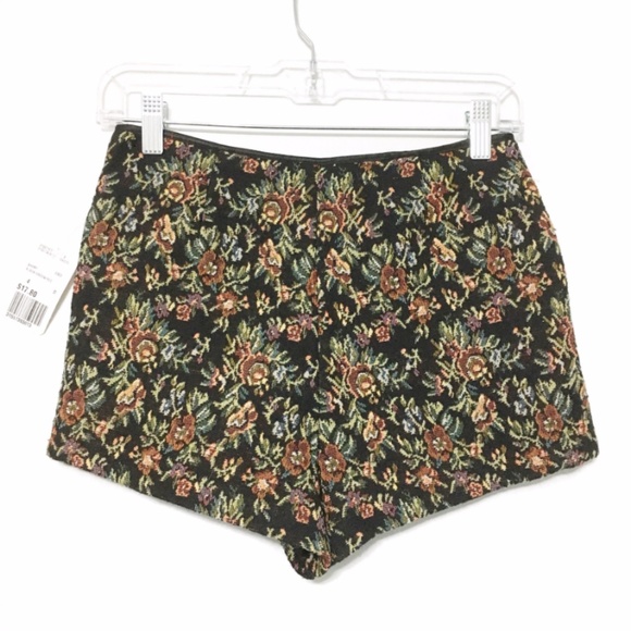 Forever 21 Black Floral Shorts Size 4 - Picture 2 of 3