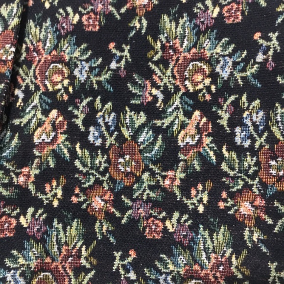 Forever 21 Black Floral Shorts Size 4 - Picture 3 of 3