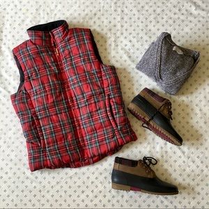 🍂🍁 Red plaid puffy winter vest, Chaps, size M ❄️