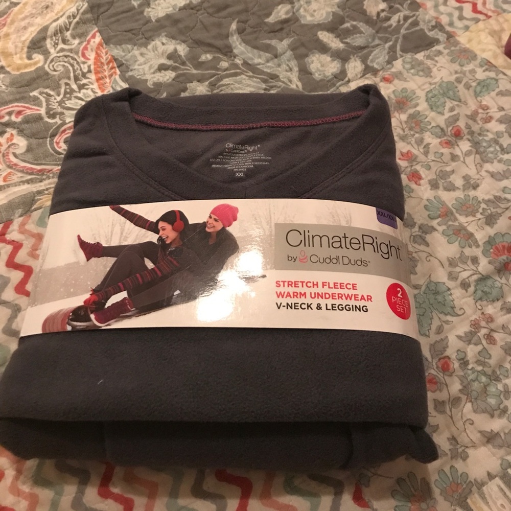 Cute V-neck and legging combo. Never been worn