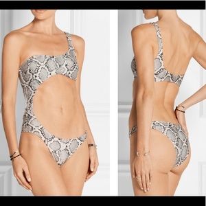 Vix snakeskin one-shoulder one piece! HOT!! 🔥🔥🔥