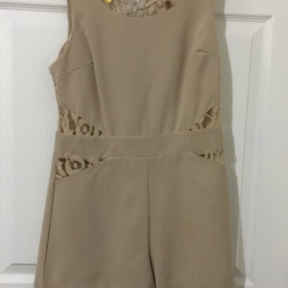 Pauln RC Beige Lace Back Romper