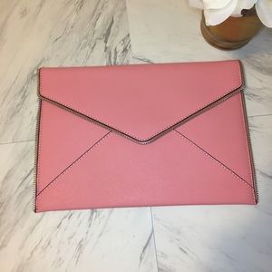 Leo envelope clutch .color Guava authentic