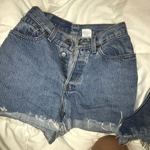 High waisted Levi shorts