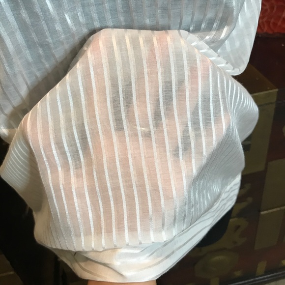 🎊HP🎊NWT Silk Low Cut Back Blouse - Picture 4 of 4