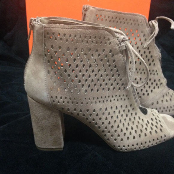 NWT Parlee Lace -up pump - Picture 2 of 4