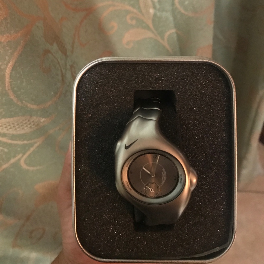 VINTAGE NIKE WATCH