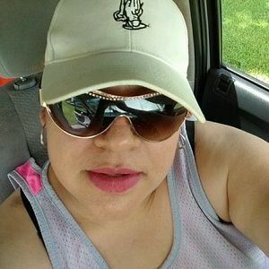 Meet your Posher, Estela