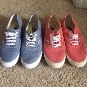 2 pairs of Vans sneakers