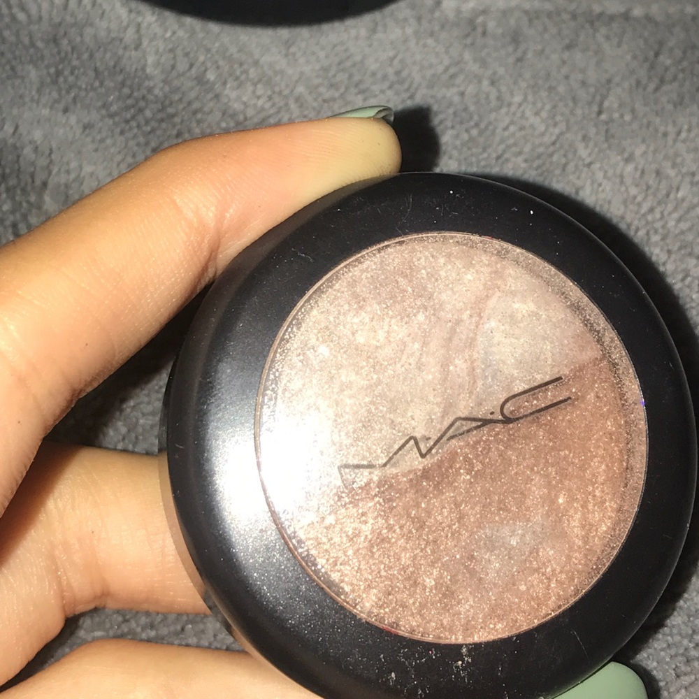 MAC Eyeshadow Duo - Picture 2 of 5