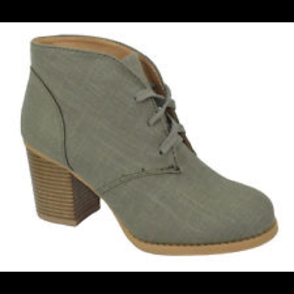 SODA booties size 7.5
